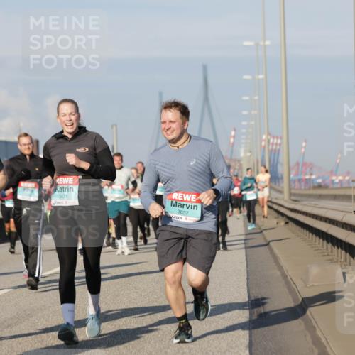 03.10.2025 - Köhlbrandbrückenlauf Jannik Wohlers http://msf.ph/oto/9088347 03.10.2025 09:58:08 Position 3 3470, 3471, 3037 meine-sportfotos.de