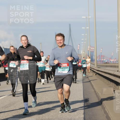 03.10.2025 - Köhlbrandbrückenlauf Jannik Wohlers http://msf.ph/oto/9088354 03.10.2025 09:58:08 Position 3 3471, 3470, 3037 meine-sportfotos.de