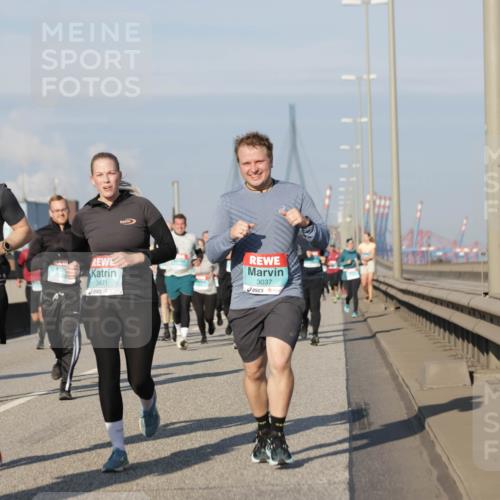 03.10.2025 - Köhlbrandbrückenlauf Jannik Wohlers http://msf.ph/oto/9088359 03.10.2025 09:58:08 Position 3 3470, 3471, 3037 meine-sportfotos.de
