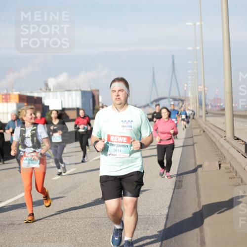 03.10.2025 - Köhlbrandbrückenlauf Jannik Wohlers http://msf.ph/oto/9088360 03.10.2025 10:09:00 Position 3 3161, 2000, 3614 meine-sportfotos.de