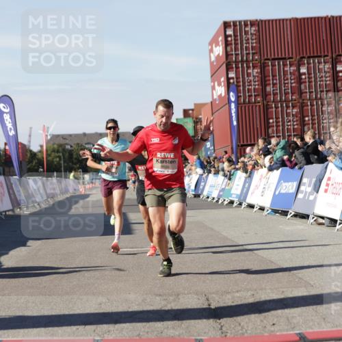 03.10.2025 - Köhlbrandbrückenlauf Jannik Wohlers http://msf.ph/oto/9088362 03.10.2025 12:53:28 Ziel 4029, 4142, 4155, 5786, 6241, 6656, 6804 meine-sportfotos.de