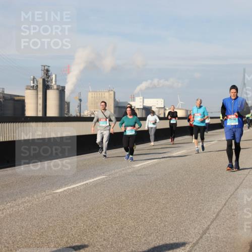 03.10.2025 - Köhlbrandbrückenlauf Lena Gebhardt http://msf.ph/oto/9088363 03.10.2025 10:06:39 Position 2 2067 meine-sportfotos.de