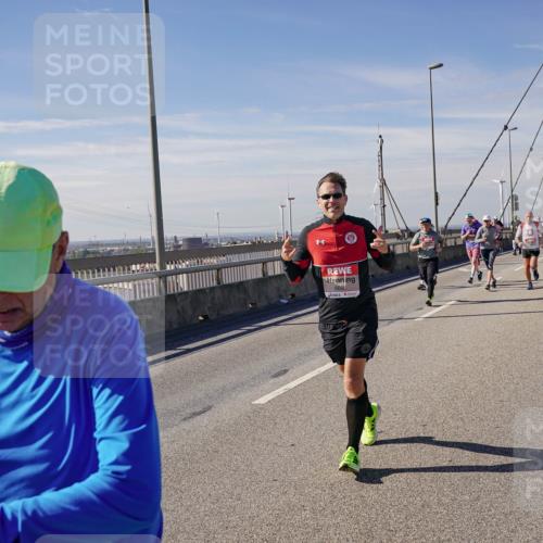 03.10.2025 - Köhlbrandbrückenlauf Michael Burmester http://msf.ph/oto/9088368 03.10.2025 12:44:34 Position 2 4129 meine-sportfotos.de