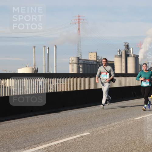 03.10.2025 - Köhlbrandbrückenlauf Lena Gebhardt http://msf.ph/oto/9088371 03.10.2025 10:06:41 Position 2  meine-sportfotos.de