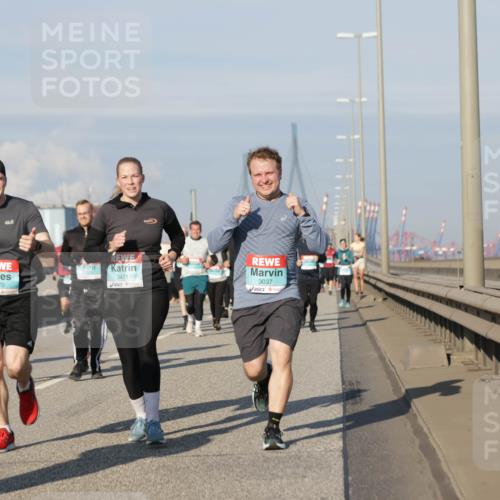 03.10.2025 - Köhlbrandbrückenlauf Jannik Wohlers http://msf.ph/oto/9088378 03.10.2025 09:58:08 Position 3 3470, 3471, 3037 meine-sportfotos.de