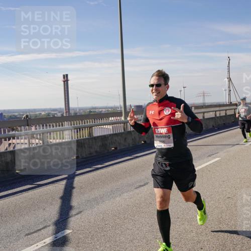 03.10.2025 - Köhlbrandbrückenlauf Michael Burmester http://msf.ph/oto/9088379 03.10.2025 12:44:34 Position 2 6696 meine-sportfotos.de