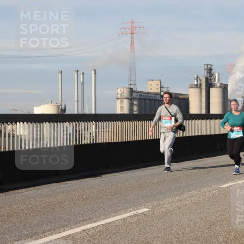 03.10.2025 - Köhlbrandbrückenlauf Lena Gebhardt http://msf.ph/oto/9088380 03.10.2025 10:06:41 Position 2  meine-sportfotos.de