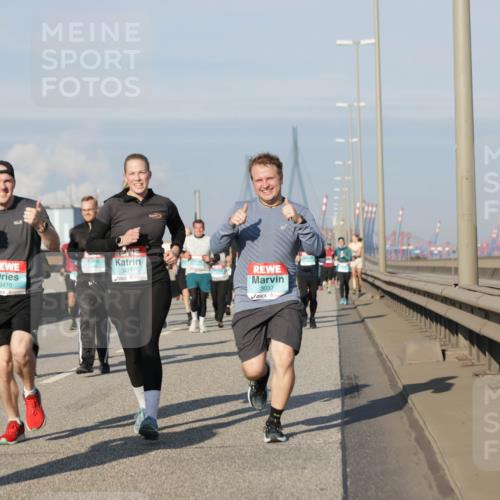 03.10.2025 - Köhlbrandbrückenlauf Jannik Wohlers http://msf.ph/oto/9088386 03.10.2025 09:58:08 Position 3 3470, 3471, 3037 meine-sportfotos.de