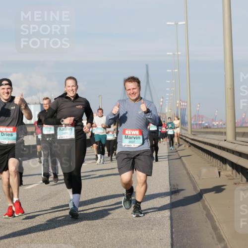 03.10.2025 - Köhlbrandbrückenlauf Jannik Wohlers http://msf.ph/oto/9088387 03.10.2025 09:58:08 Position 3 3470, 3471, 3037 meine-sportfotos.de