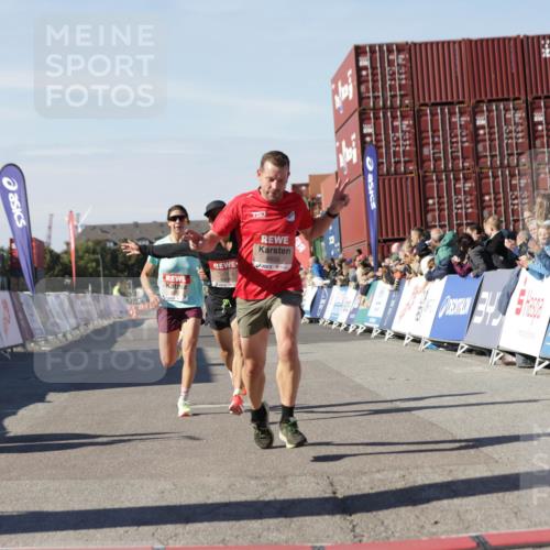 03.10.2025 - Köhlbrandbrückenlauf Jannik Wohlers http://msf.ph/oto/9088388 03.10.2025 12:53:28 Ziel 4029, 4142, 4155, 5786, 6241, 6656, 6804 meine-sportfotos.de
