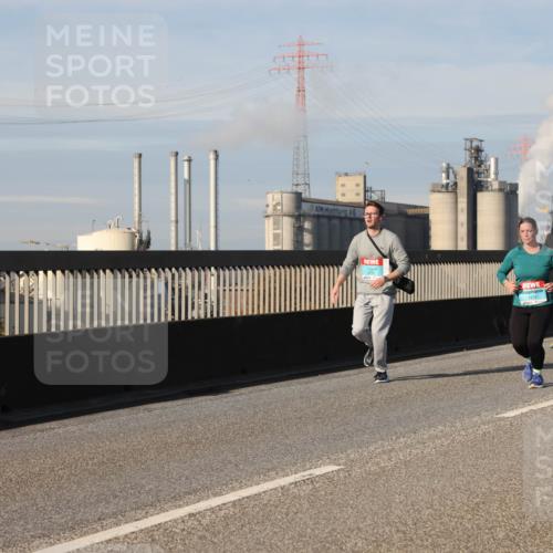 03.10.2025 - Köhlbrandbrückenlauf Lena Gebhardt http://msf.ph/oto/9088389 03.10.2025 10:06:41 Position 2  meine-sportfotos.de