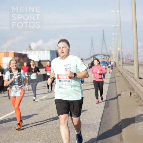03.10.2025 - Köhlbrandbrückenlauf Jannik Wohlers http://msf.ph/oto/9088392 03.10.2025 10:09:01 Position 3 2020, 3161, 3614 meine-sportfotos.de