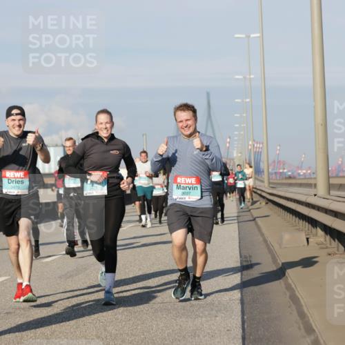 03.10.2025 - Köhlbrandbrückenlauf Jannik Wohlers http://msf.ph/oto/9088394 03.10.2025 09:58:08 Position 3 3470, 3037 meine-sportfotos.de