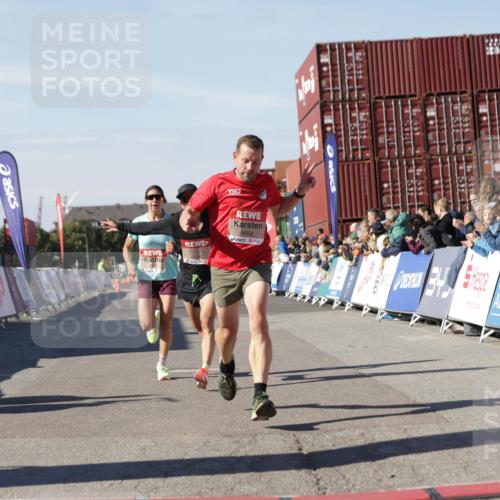 03.10.2025 - Köhlbrandbrückenlauf Jannik Wohlers http://msf.ph/oto/9088405 03.10.2025 12:53:28 Ziel 4029, 4142, 4155, 5786, 6241, 6656, 6804 meine-sportfotos.de