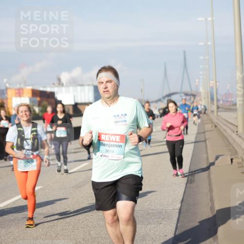 03.10.2025 - Köhlbrandbrückenlauf Jannik Wohlers http://msf.ph/oto/9088407 03.10.2025 10:09:01 Position 3 2020, 3161, 3614 meine-sportfotos.de