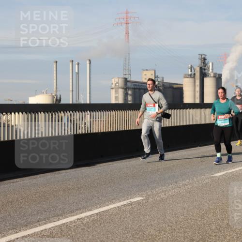 03.10.2025 - Köhlbrandbrückenlauf Lena Gebhardt http://msf.ph/oto/9088408 03.10.2025 10:06:41 Position 2  meine-sportfotos.de