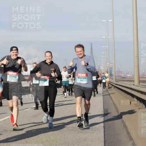 03.10.2025 - Köhlbrandbrückenlauf Jannik Wohlers http://msf.ph/oto/9088411 03.10.2025 09:58:08 Position 3 3470, 3471, 3037 meine-sportfotos.de