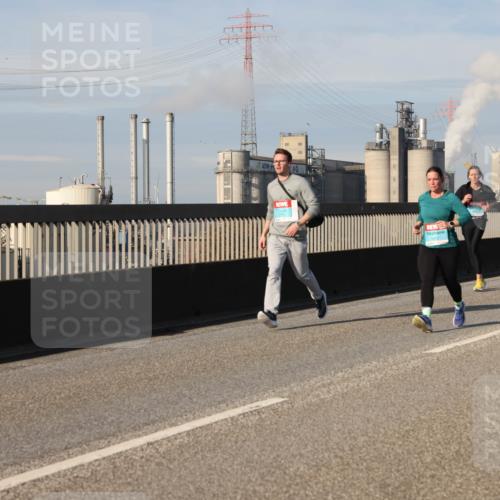03.10.2025 - Köhlbrandbrückenlauf Lena Gebhardt http://msf.ph/oto/9088422 03.10.2025 10:06:41 Position 2  meine-sportfotos.de