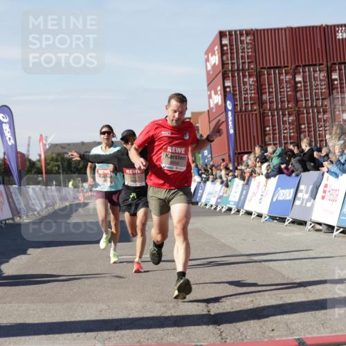 03.10.2025 - Köhlbrandbrückenlauf Jannik Wohlers http://msf.ph/oto/9088428 03.10.2025 12:53:28 Ziel 4029, 4142, 4155, 5786, 6241, 6656, 6804 meine-sportfotos.de