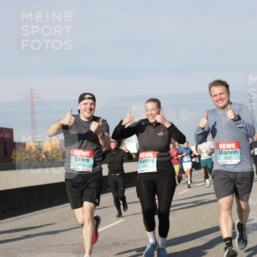 03.10.2025 - Köhlbrandbrückenlauf Jannik Wohlers http://msf.ph/oto/9088429 03.10.2025 09:58:09 Position 3 3470, 3471, 3037 meine-sportfotos.de