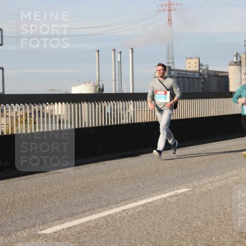 03.10.2025 - Köhlbrandbrückenlauf Lena Gebhardt http://msf.ph/oto/9088437 03.10.2025 10:06:42 Position 2  meine-sportfotos.de