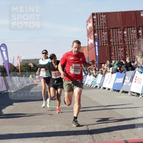 03.10.2025 - Köhlbrandbrückenlauf Jannik Wohlers http://msf.ph/oto/9088444 03.10.2025 12:53:28 Ziel 4029, 4142, 4155, 5786, 6241, 6656, 6804 meine-sportfotos.de