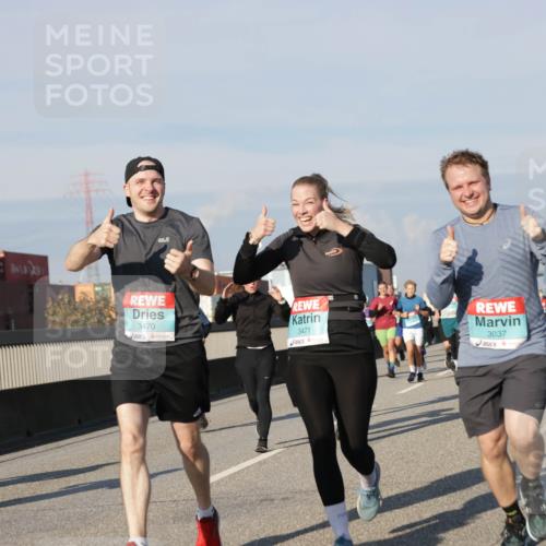 03.10.2025 - Köhlbrandbrückenlauf Jannik Wohlers http://msf.ph/oto/9088446 03.10.2025 09:58:09 Position 3 3470, 3471, 3037 meine-sportfotos.de