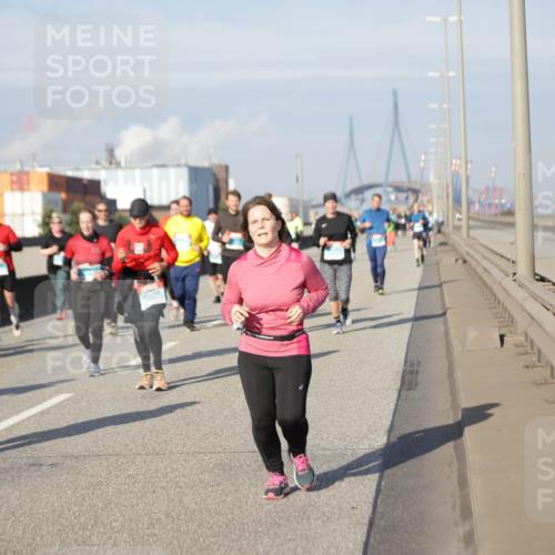 03.10.2025 - Köhlbrandbrückenlauf Jannik Wohlers http://msf.ph/oto/9088452 03.10.2025 10:09:03 Position 3 1910 meine-sportfotos.de
