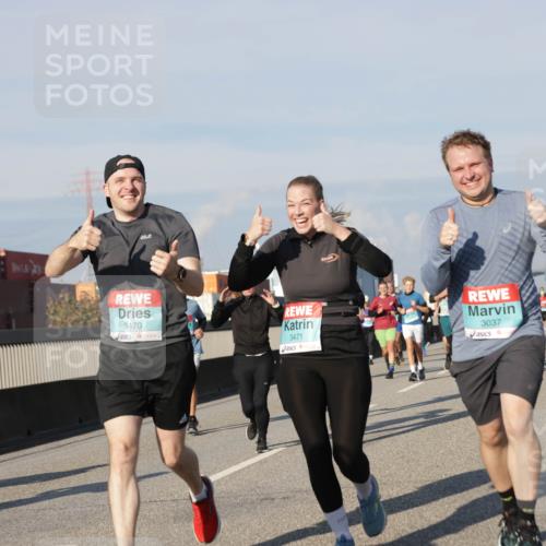 03.10.2025 - Köhlbrandbrückenlauf Jannik Wohlers http://msf.ph/oto/9088453 03.10.2025 09:58:09 Position 3 3470, 3471, 3037 meine-sportfotos.de