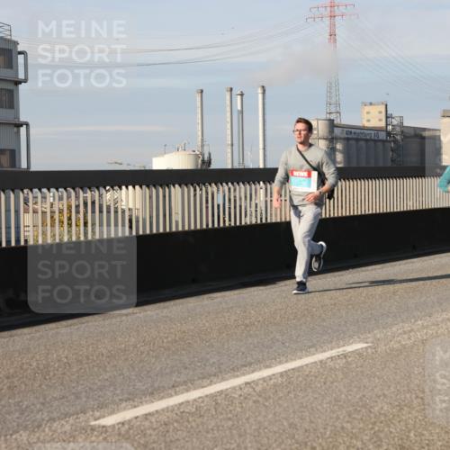 03.10.2025 - Köhlbrandbrückenlauf Lena Gebhardt http://msf.ph/oto/9088455 03.10.2025 10:06:42 Position 2  meine-sportfotos.de
