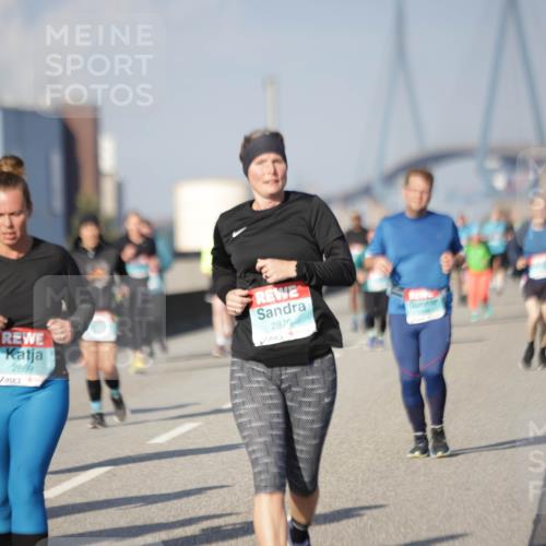 03.10.2025 - Köhlbrandbrückenlauf Jannik Wohlers http://msf.ph/oto/9088458 03.10.2025 10:09:05 Position 3 2869, 2870 meine-sportfotos.de