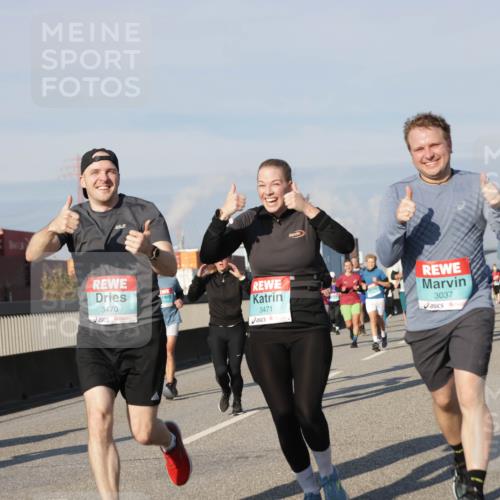 03.10.2025 - Köhlbrandbrückenlauf Jannik Wohlers http://msf.ph/oto/9088460 03.10.2025 09:58:09 Position 3 3470, 3471, 3037 meine-sportfotos.de