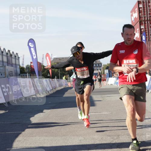 03.10.2025 - Köhlbrandbrückenlauf Jannik Wohlers http://msf.ph/oto/9088462 03.10.2025 12:53:29 Ziel 4029, 4142, 4155, 6241, 6656, 6804 meine-sportfotos.de