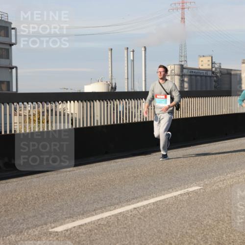 03.10.2025 - Köhlbrandbrückenlauf Lena Gebhardt http://msf.ph/oto/9088465 03.10.2025 10:06:42 Position 2  meine-sportfotos.de