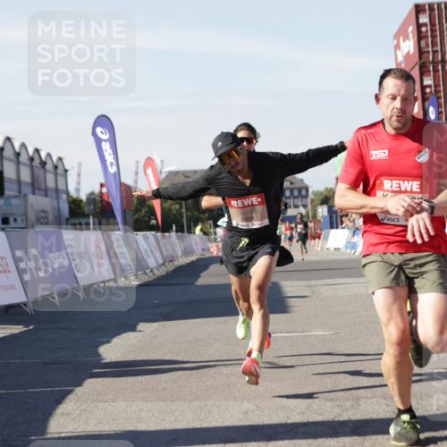 03.10.2025 - Köhlbrandbrückenlauf Jannik Wohlers http://msf.ph/oto/9088471 03.10.2025 12:53:29 Ziel 4029, 4142, 4155, 6241, 6656, 6804 meine-sportfotos.de