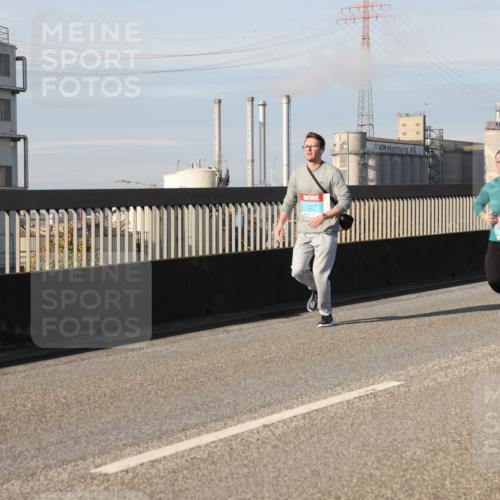 03.10.2025 - Köhlbrandbrückenlauf Lena Gebhardt http://msf.ph/oto/9088478 03.10.2025 10:06:42 Position 2 3771 meine-sportfotos.de