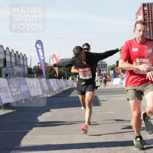 03.10.2025 - Köhlbrandbrückenlauf Jannik Wohlers http://msf.ph/oto/9088482 03.10.2025 12:53:29 Ziel 4029, 4142, 4155, 6241, 6656, 6804 meine-sportfotos.de