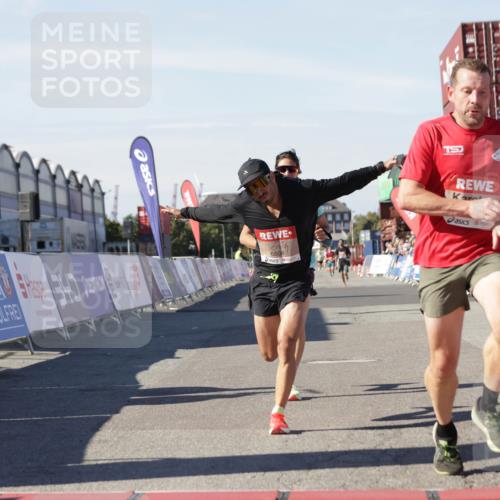 03.10.2025 - Köhlbrandbrückenlauf Jannik Wohlers http://msf.ph/oto/9088494 03.10.2025 12:53:29 Ziel 4029, 4142, 4155, 6241, 6656, 6804 meine-sportfotos.de