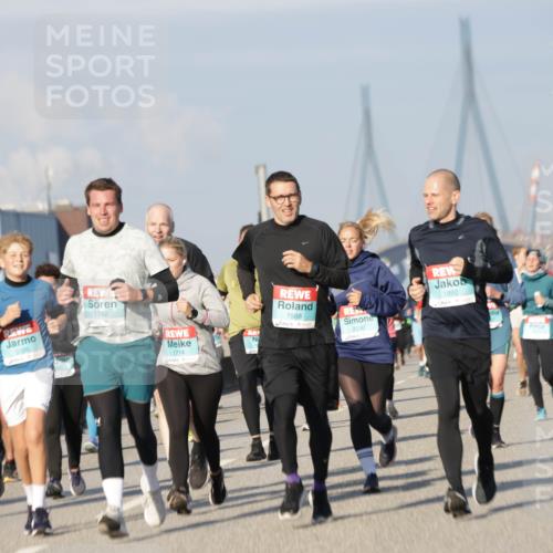 03.10.2025 - Köhlbrandbrückenlauf Jannik Wohlers http://msf.ph/oto/9088510 03.10.2025 09:58:11 Position 3 3126, 1782, 1588, 1714, 2230, 1892 meine-sportfotos.de