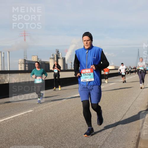 03.10.2025 - Köhlbrandbrückenlauf Lena Gebhardt http://msf.ph/oto/9088512 03.10.2025 10:06:42 Position 2 2067 meine-sportfotos.de