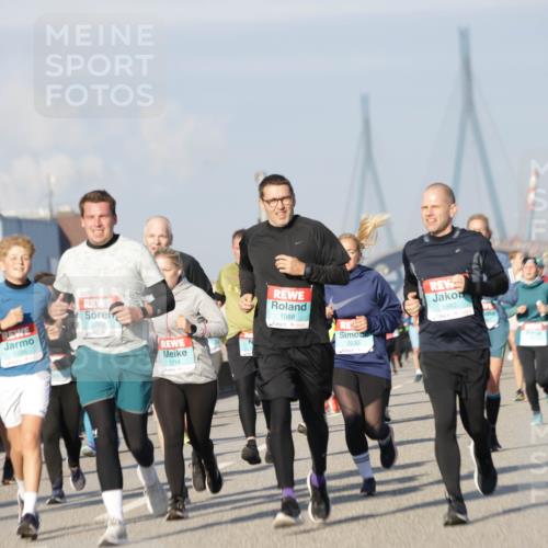 03.10.2025 - Köhlbrandbrückenlauf Jannik Wohlers http://msf.ph/oto/9088514 03.10.2025 09:58:11 Position 3 3126, 1782, 1714, 1588, 2230, 1892 meine-sportfotos.de