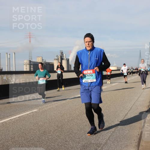 03.10.2025 - Köhlbrandbrückenlauf Lena Gebhardt http://msf.ph/oto/9088517 03.10.2025 10:06:42 Position 2 2067 meine-sportfotos.de