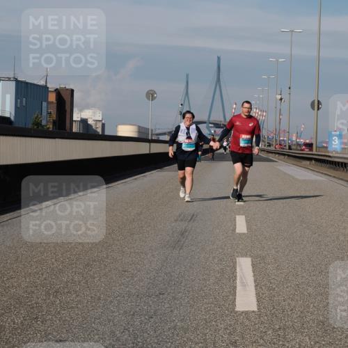 03.10.2025 - Köhlbrandbrückenlauf Fabian Wolf http://msf.ph/oto/9088519 03.10.2025 10:24:14 Position 3 3 meine-sportfotos.de
