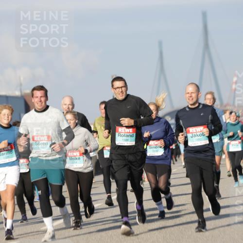 03.10.2025 - Köhlbrandbrückenlauf Jannik Wohlers http://msf.ph/oto/9088520 03.10.2025 09:58:11 Position 3 3126, 1782, 1714, 1588, 2230, 1892 meine-sportfotos.de