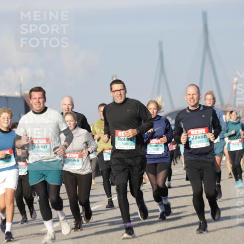 03.10.2025 - Köhlbrandbrückenlauf Jannik Wohlers http://msf.ph/oto/9088523 03.10.2025 09:58:11 Position 3 1782, 1714, 1588, 2230, 1892 meine-sportfotos.de
