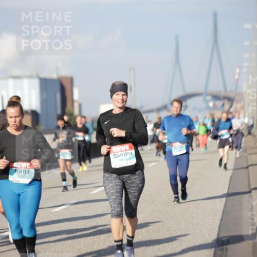 03.10.2025 - Köhlbrandbrückenlauf Jannik Wohlers http://msf.ph/oto/9088525 03.10.2025 10:09:06 Position 3 2869, 2870 meine-sportfotos.de