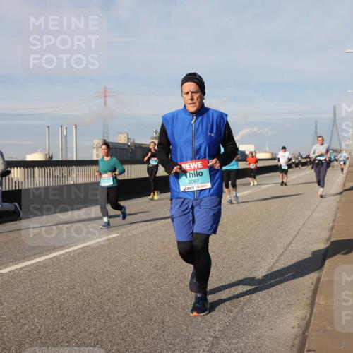 03.10.2025 - Köhlbrandbrückenlauf Lena Gebhardt http://msf.ph/oto/9088533 03.10.2025 10:06:43 Position 2 2067 meine-sportfotos.de