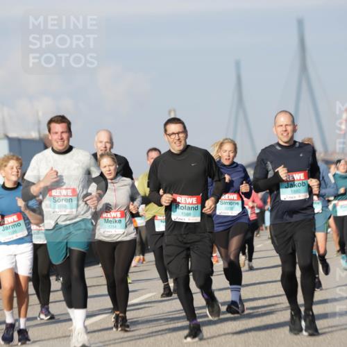03.10.2025 - Köhlbrandbrückenlauf Jannik Wohlers http://msf.ph/oto/9088534 03.10.2025 09:58:11 Position 3 3126, 1305, 1782, 1714, 1588, 2230, 1892 meine-sportfotos.de