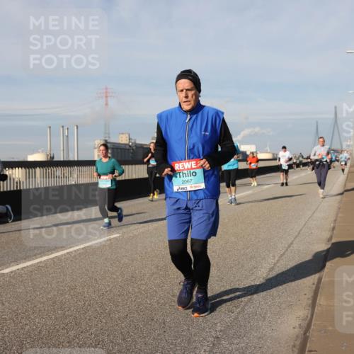 03.10.2025 - Köhlbrandbrückenlauf Lena Gebhardt http://msf.ph/oto/9088539 03.10.2025 10:06:43 Position 2 2067 meine-sportfotos.de