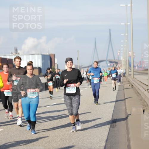 03.10.2025 - Köhlbrandbrückenlauf Jannik Wohlers http://msf.ph/oto/9088543 03.10.2025 10:09:06 Position 3 2869, 2870 meine-sportfotos.de